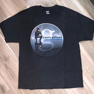 4️⃣ Garth Brooks tour tshirt XL